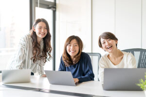 仕事する女性