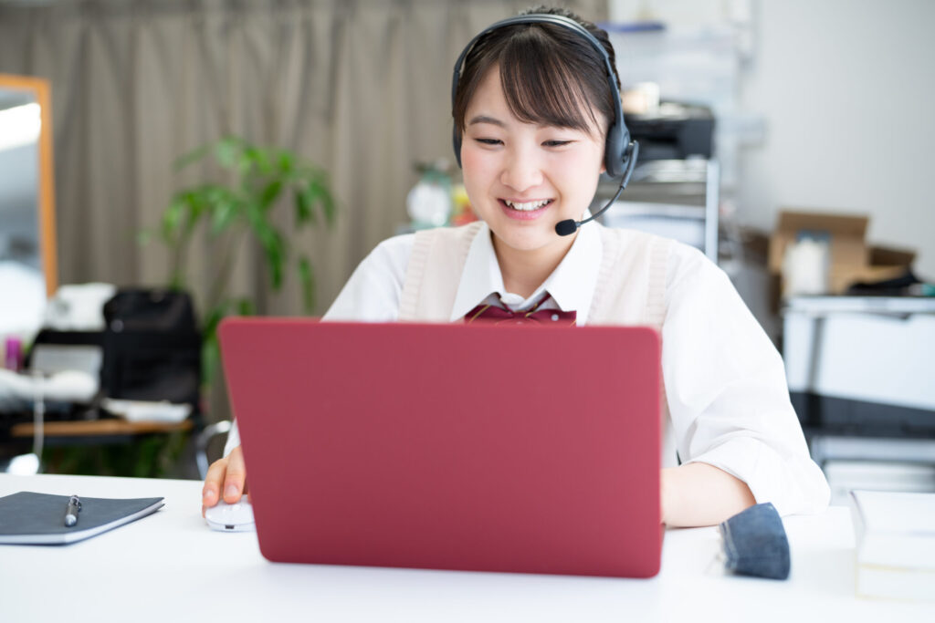 オンライン授業する高校生