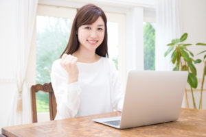ネット試験の女性