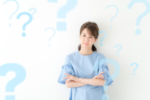 考えている女性